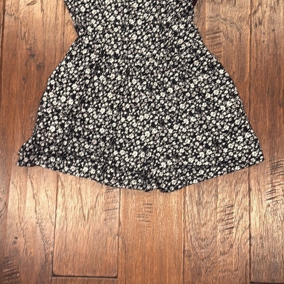 XS URBAN OUTFITTERS Spaghetti Strap Romper Floral Black and White Dress - Picture 5 of 7
